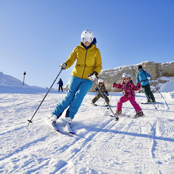 Skifahren mit Familie im Skigebiet Ifen der OK Bergbahnen