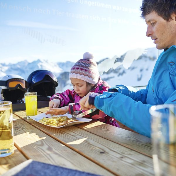 Mittagspause im Bergrestaurant Tafel & Zunder im Skigebiet Ifen